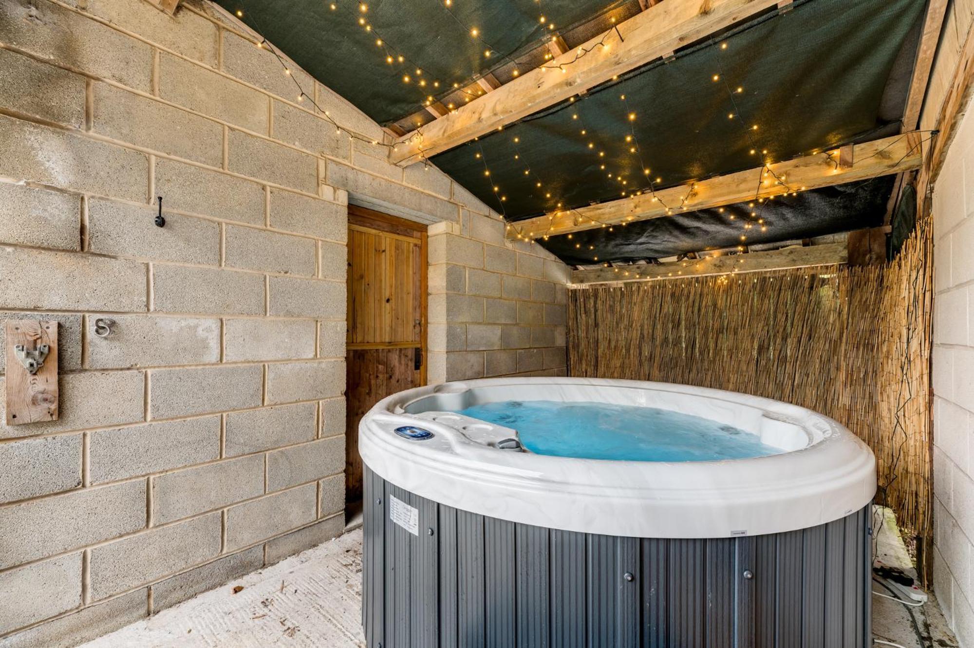 Central Malham Wellbeing Escape Hot Tub & Studio Exterior foto
