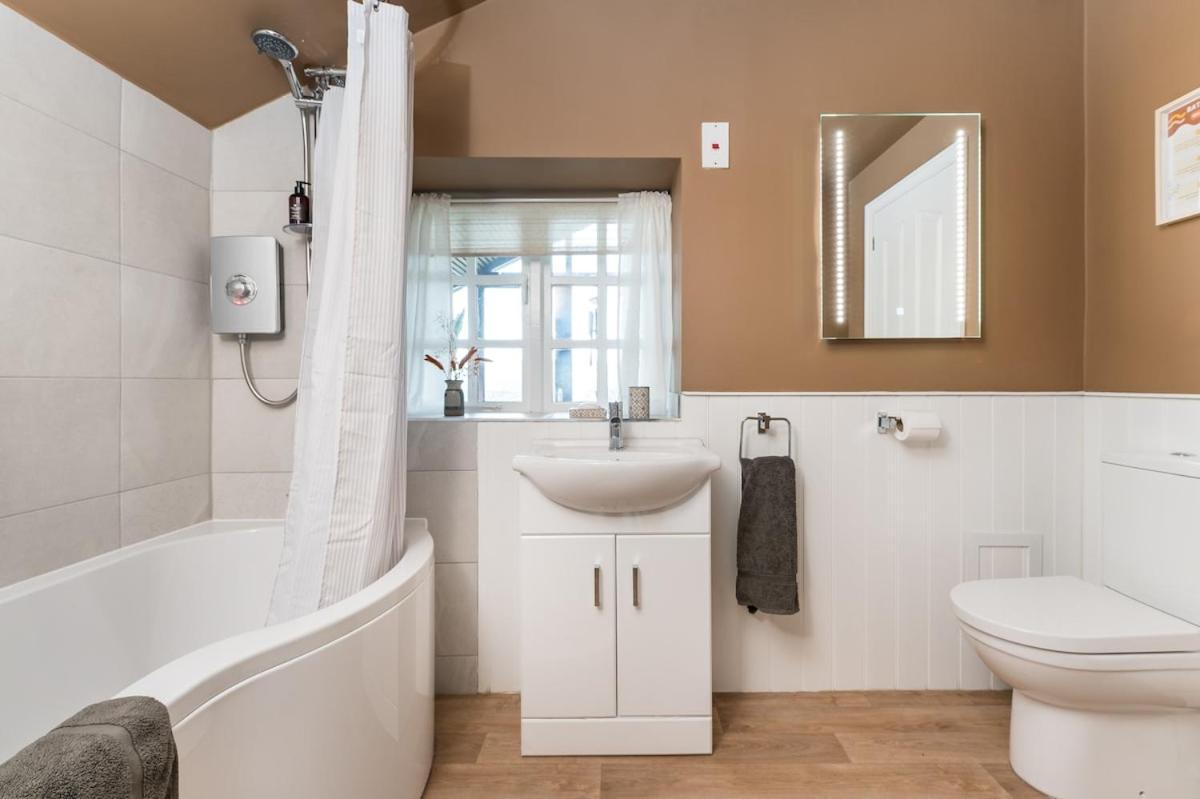 Central Malham Wellbeing Escape Hot Tub & Studio Exterior foto