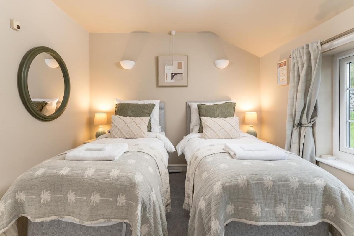 Central Malham Wellbeing Escape Hot Tub & Studio Exterior foto